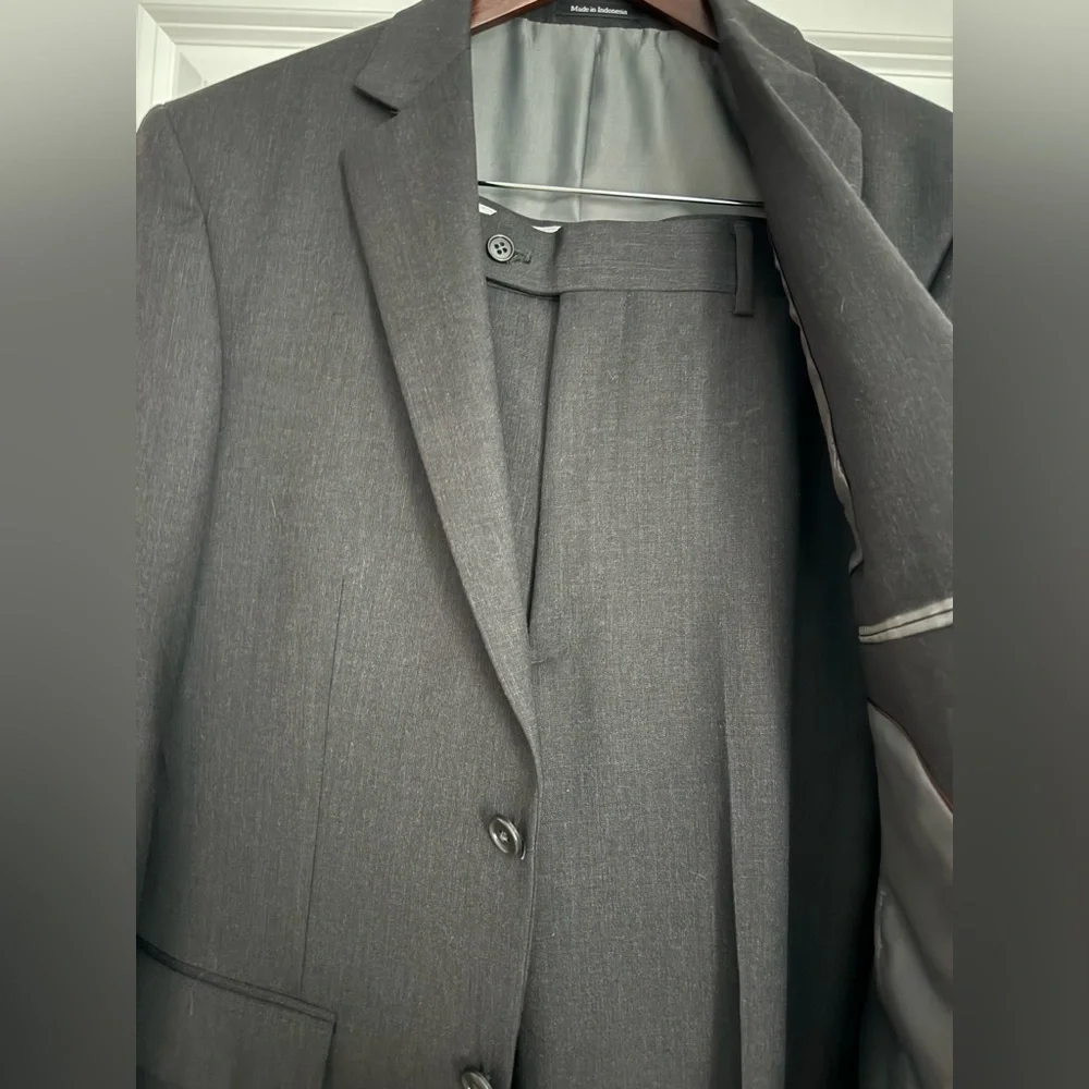 Wilke-Rodriguez men's suit, size 38, standard, waist 32. Fitted jacket and